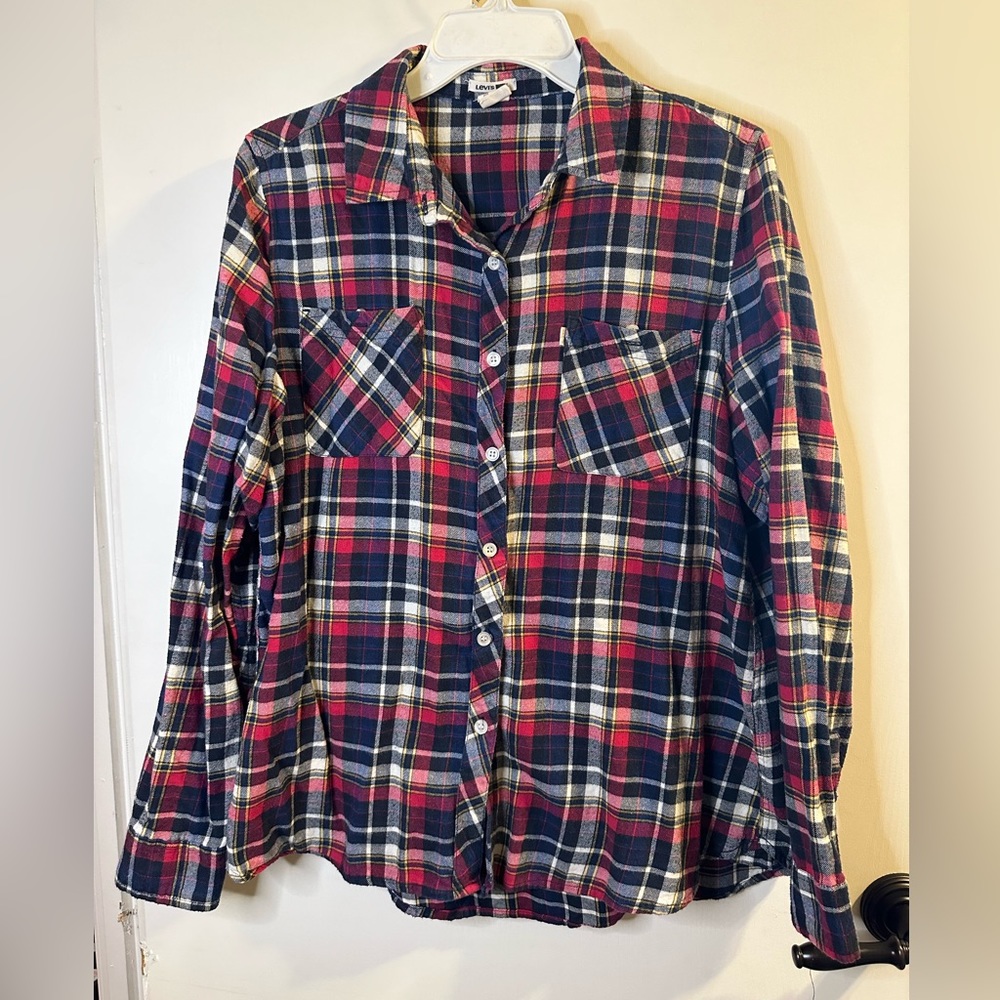 Levi's Plaid Button Up Longsleeve